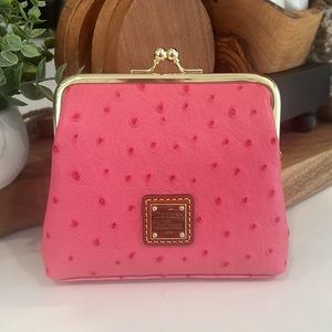 Cute!! 👛 Dooney & Bourke Kisslock Wallet!